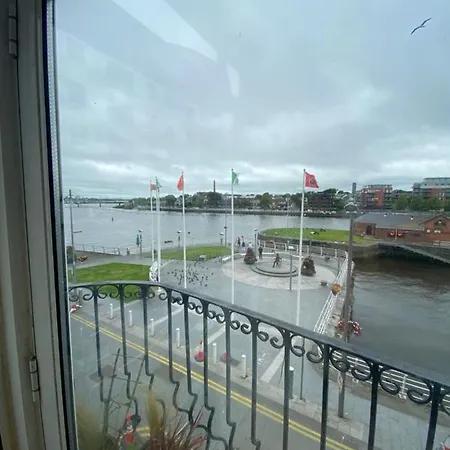 Apartman Apt In City, Spacious Spaces, Great View On Shannon River, Close To All Amenities *