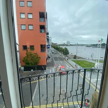 Apt In City, Spacious Spaces, Great View On Shannon River, Close To All Amenities Limerick Junction