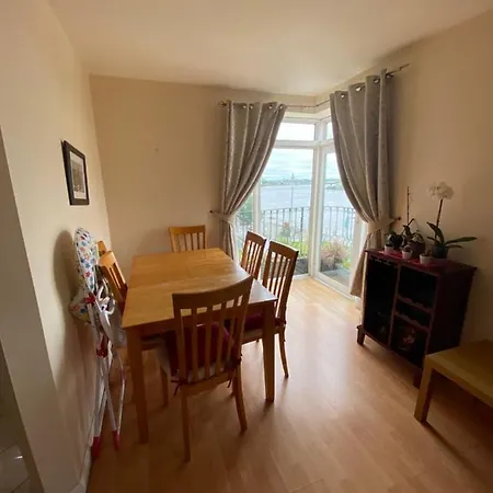 Apartman Apt In City, Spacious Spaces, Great View On Shannon River, Close To All Amenities Limerick Junction