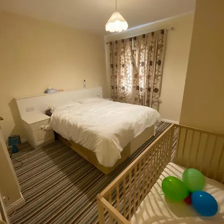 Apt In City, Spacious Spaces, Great View On Shannon River, Close To All Amenities Apartman *