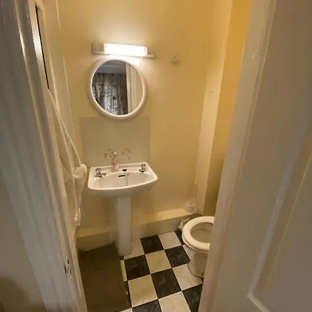 Apt In City, Spacious Spaces, Great View On Shannon River, Close To All Amenities *